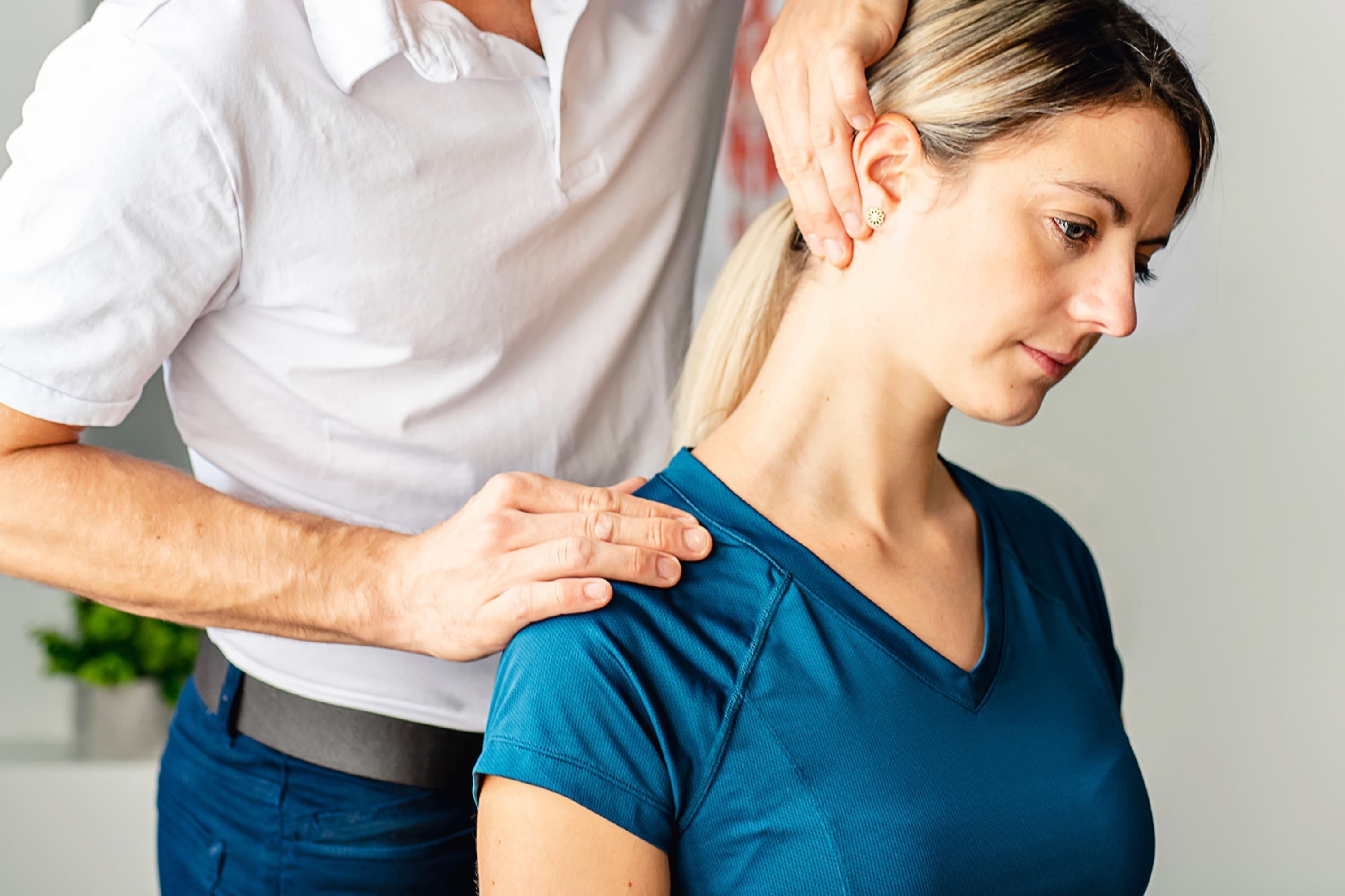 Trattamento cervicale manuale durante una seduta